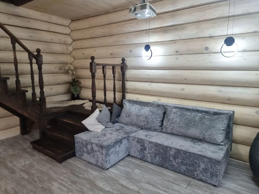 Дом с прудом