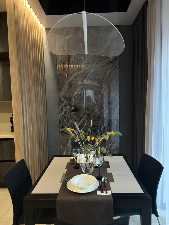 Уютная квартира в центре города на высоком этаже с видом на море