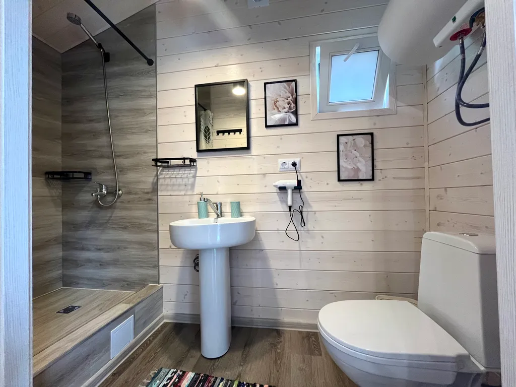 Новые Домики на берегу пруда