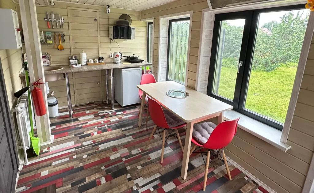 Деревенский снаружи, уютный и современный внутри