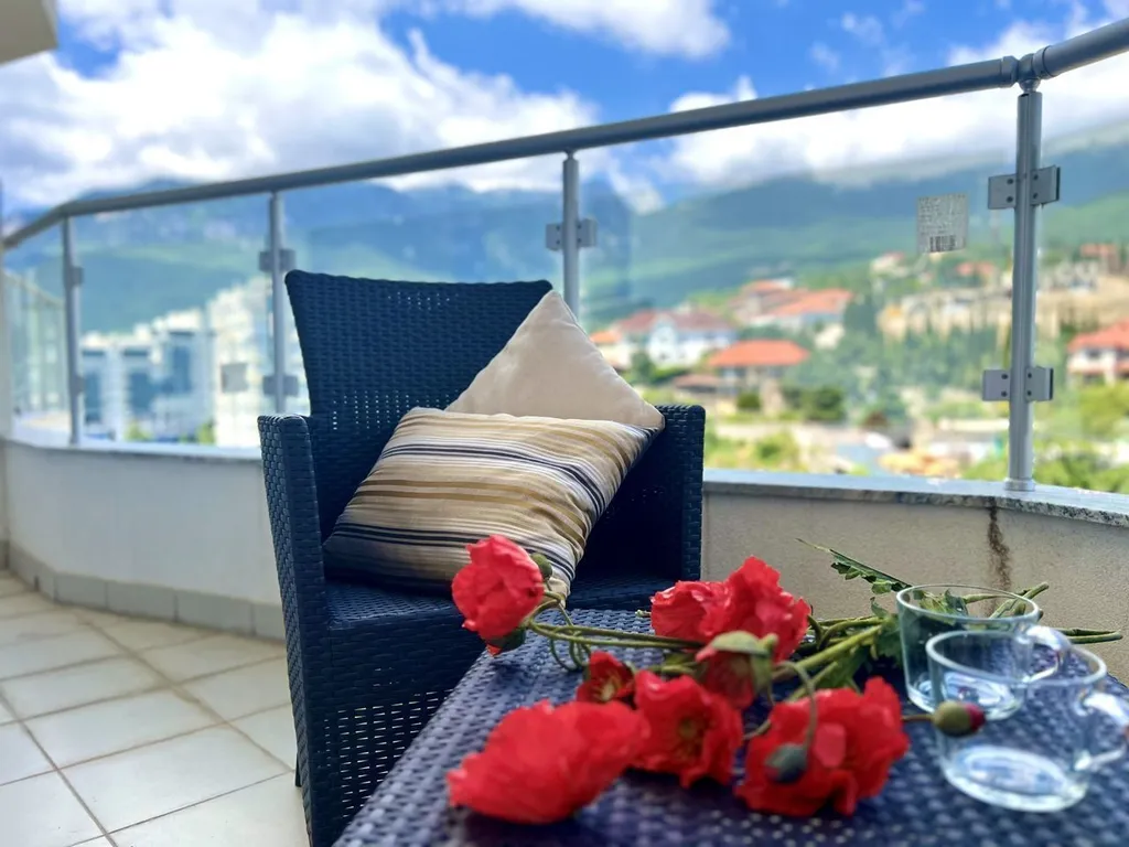 Уютная квартира с видом на горы в ЖК Шато Лувр в пгт Гурзуф