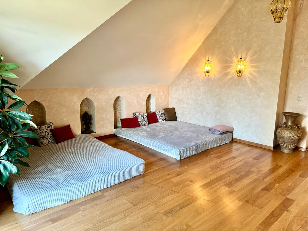 Элитный коттедж с бассейном