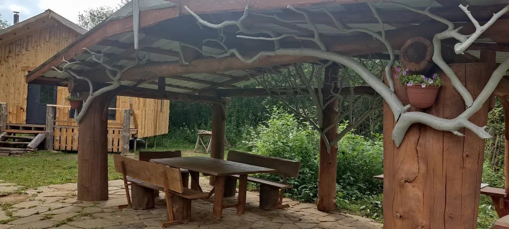 Уютный дом в лесу