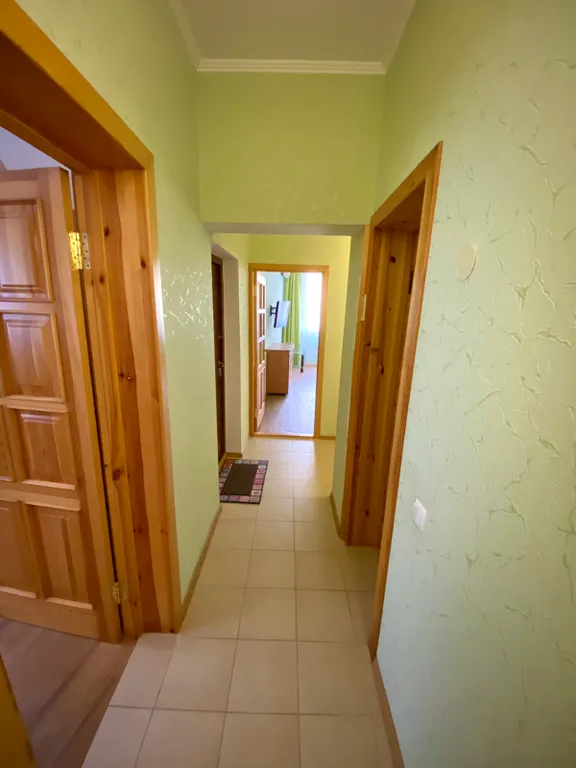 Этаж в доме со своим двором близко к морю