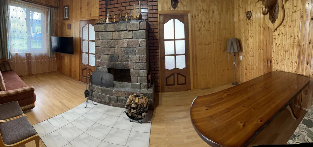 В большом доме 1/2 часть первого этажа