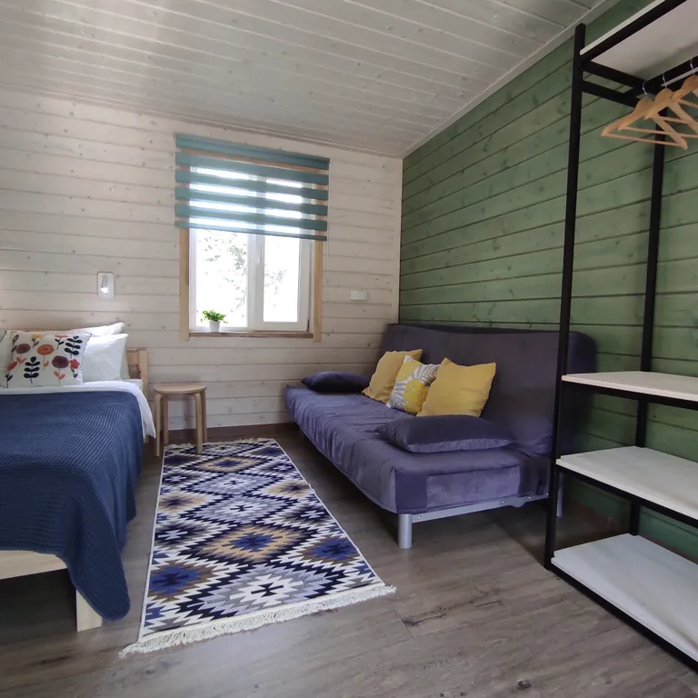 Экодомик из рубленого бревна с дровяной сауной