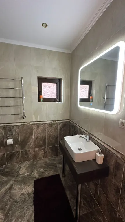 Шале с видом на горы и реку moon house arkhyz