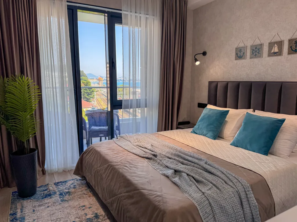 Каскад 2 Стильный апартамент на первой береговой линии