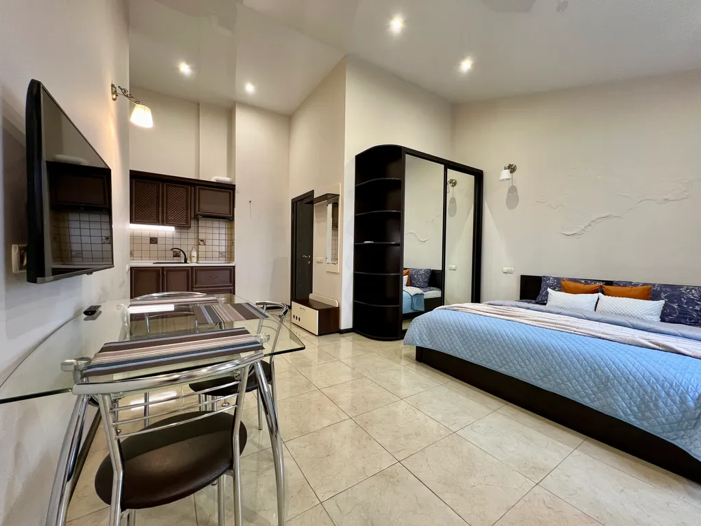 Рядом парк Победы Херсонес не берем оплату за уборку