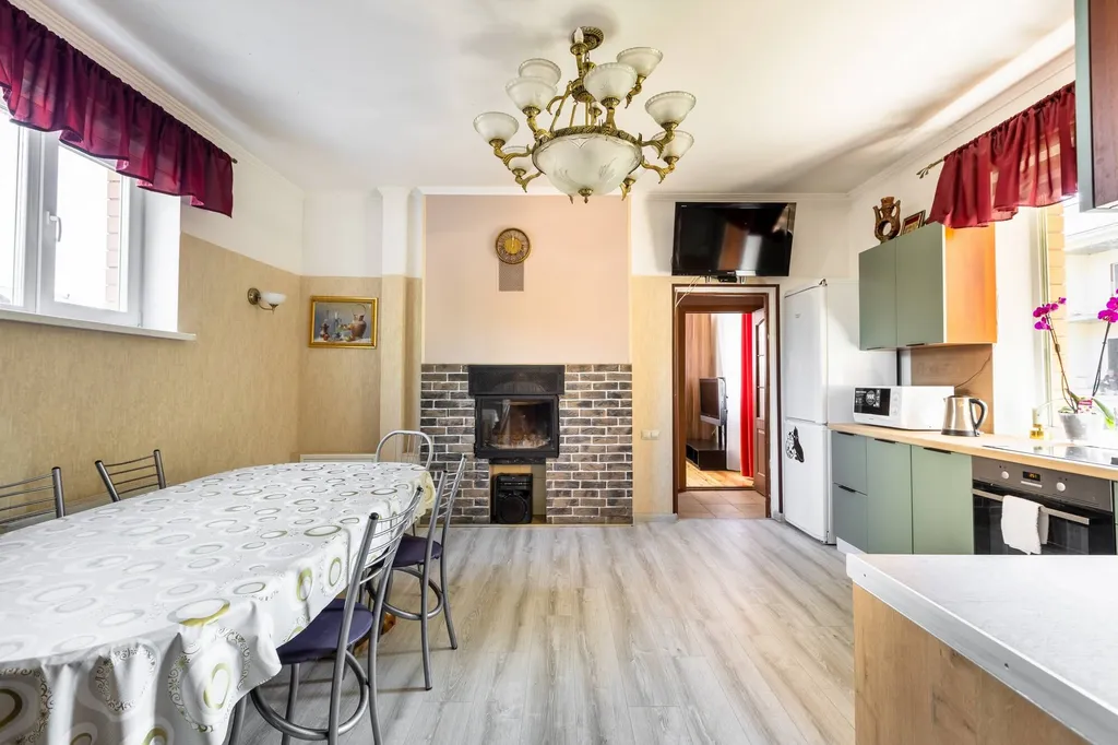 Коттедж с баней на дровах рядом с европарком