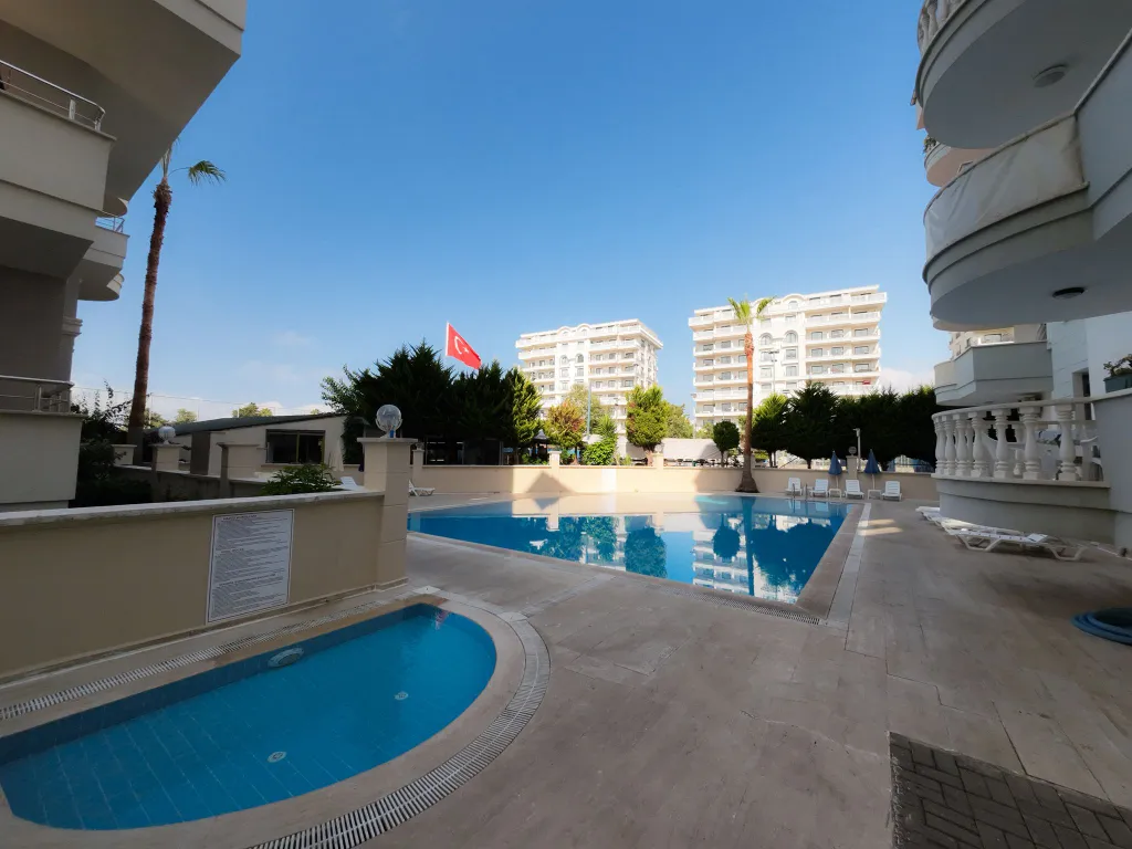 Апартаменты у моря всего в 200 метрах до пляжа с открытым бассейном