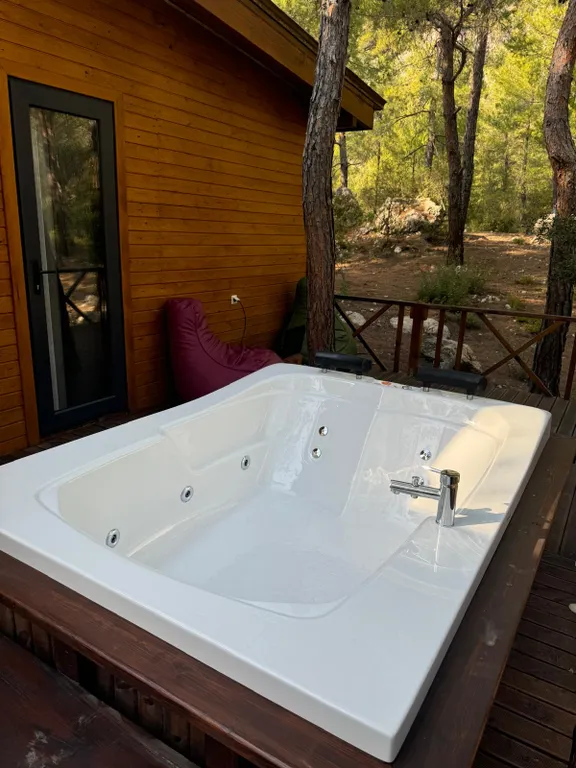 Просторное эко бунгало в сосновом лесу на побережье Турции