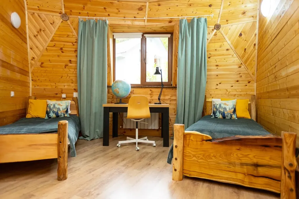 Купольный дом для большой компании с шикарным фруктовым садом