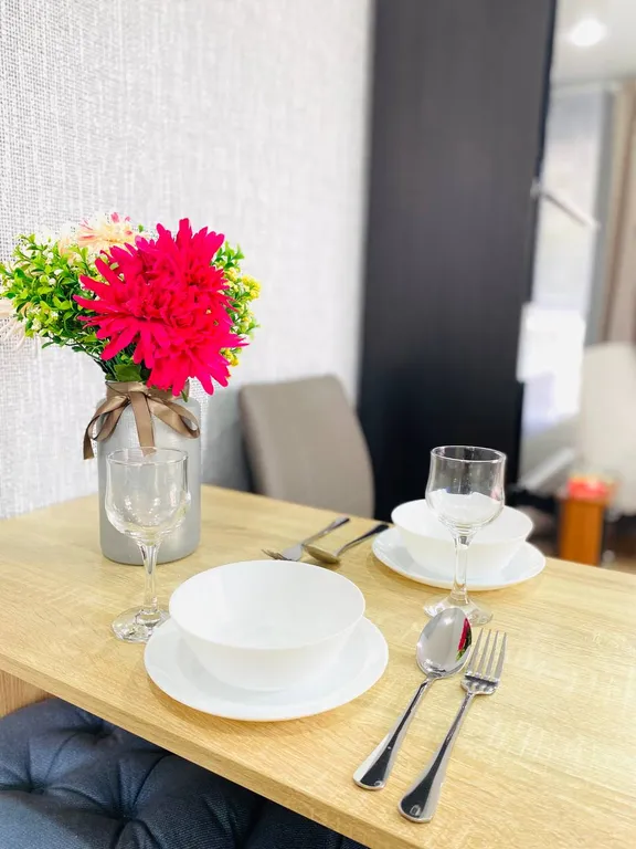 Студия с видом на город