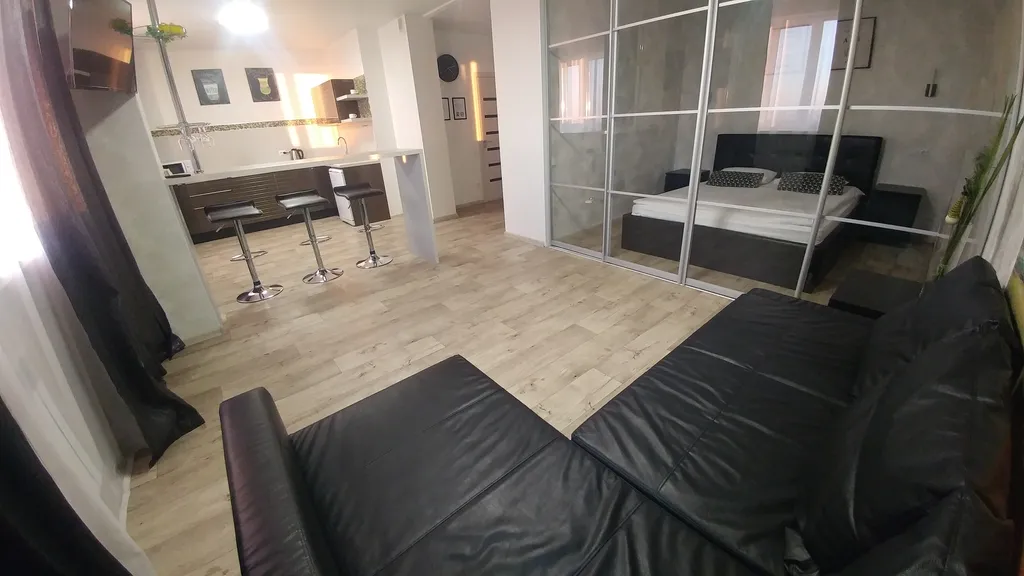 Квартира-студия с дизайнерским ремонтом с шикарным видом на город