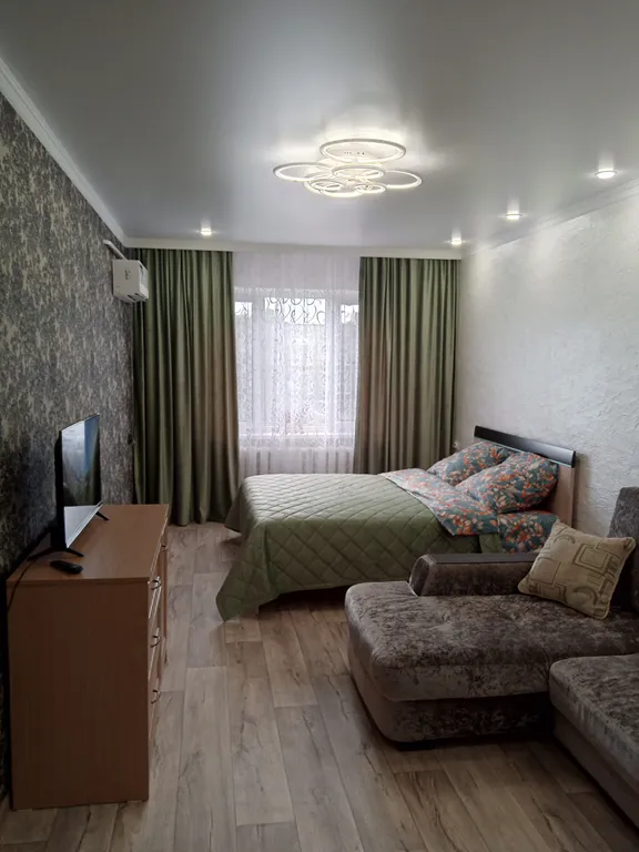 Двухкомнатная квартира с удачной парковкой около трассы Р-217 Кавказ — аренда посуточно в Кропоткин