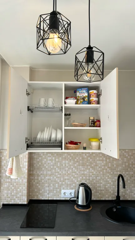 Стильная студия с видом на лес