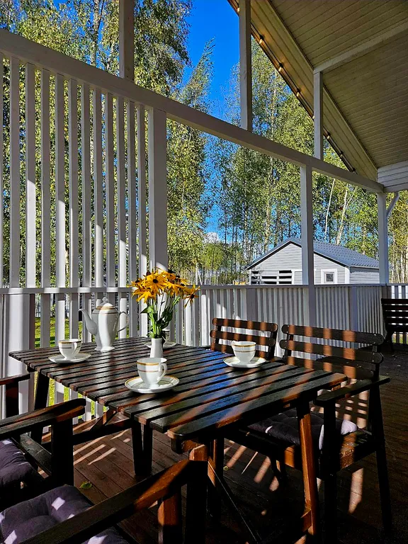 Дом с большой террасой, банным чаном и баней на дровах в окружении леса