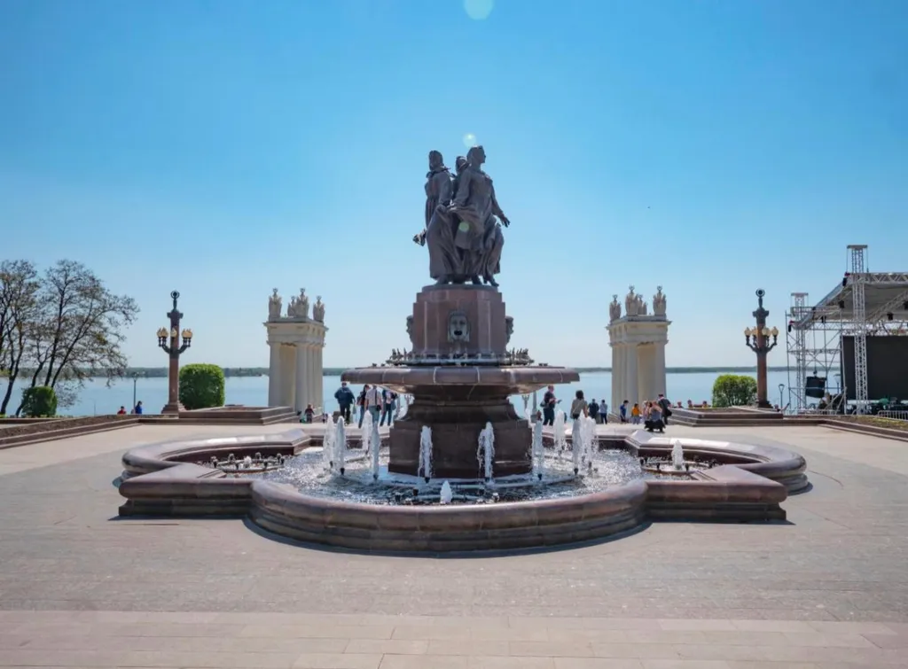 Роскошная двухкомнатная сталинка с видом на Аллею Героев