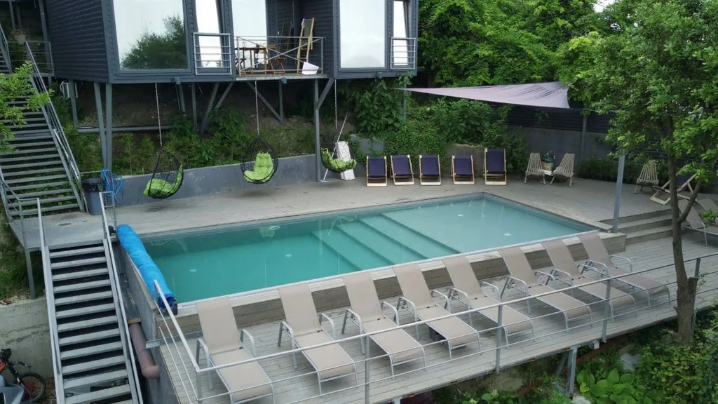 Четырехместный номер с террасой и видом на море.