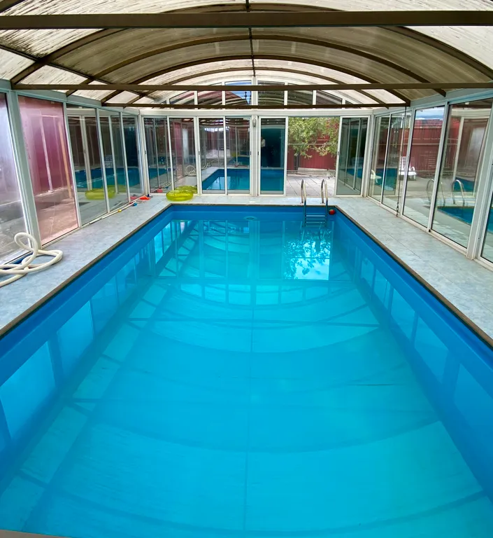 Коттедж Коттедж с сауной и бассейном — Красный