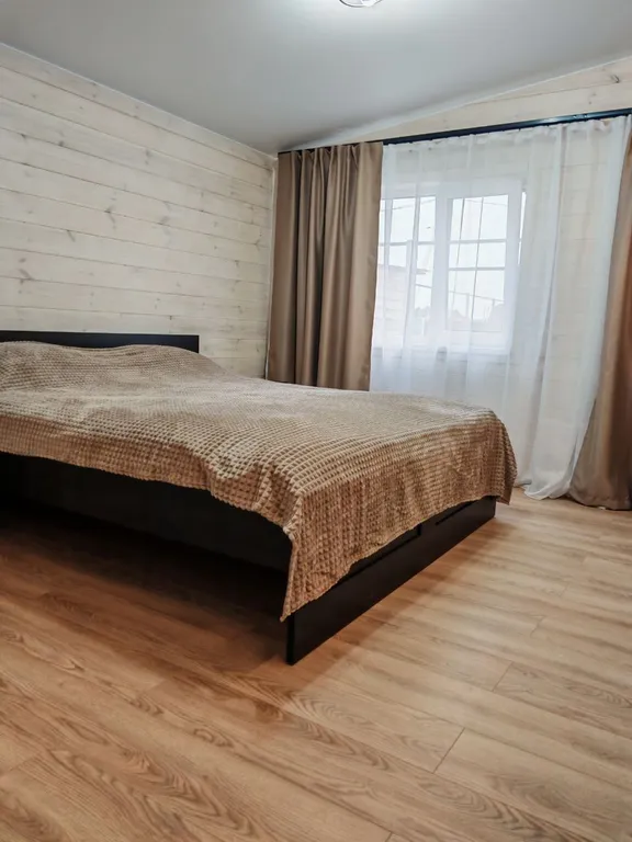 Просторный дом в живописном месте у реки, в 40 минутах от Москвы