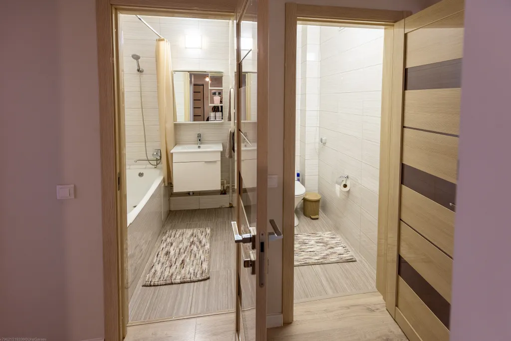 Три комнаты и два балкона в районе дендрария