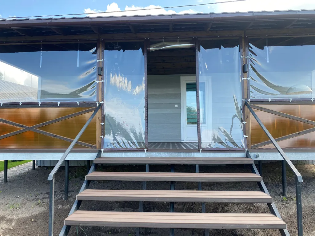 Дом с террасой на берегу реки Кобонка