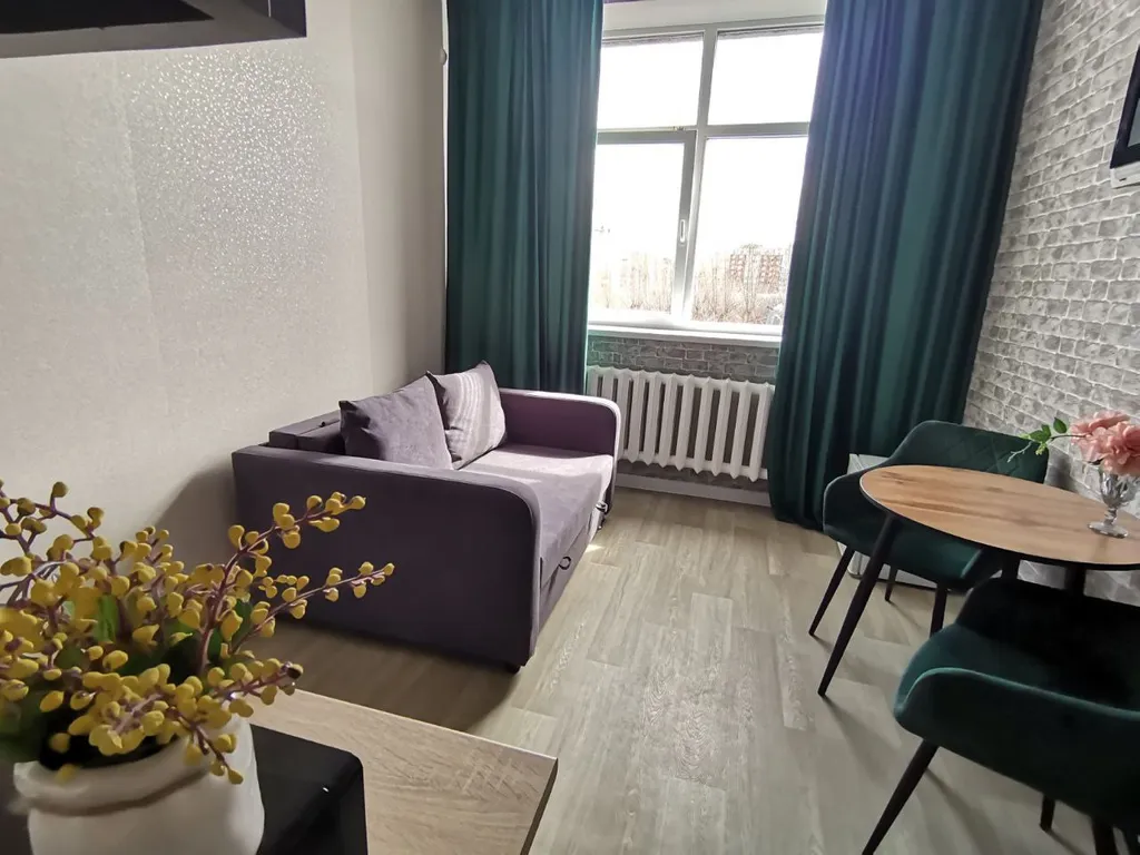 Студия с высокими потолками (3 метра) и чистым подъездом