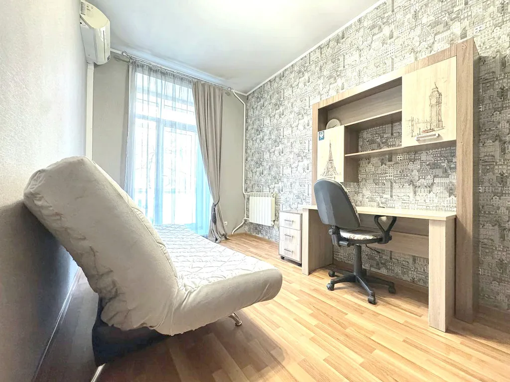 3-комнатная квартира в центре с балконом и кондиционером