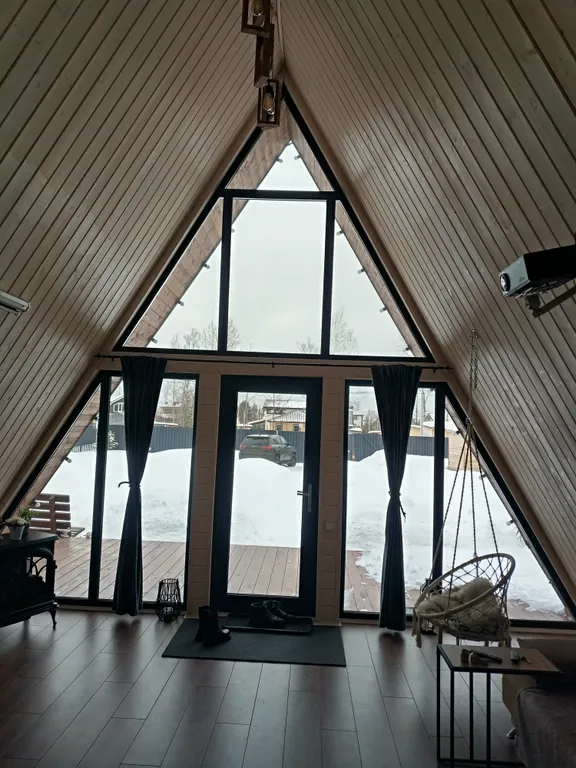 А-фрейм с чаном у леса