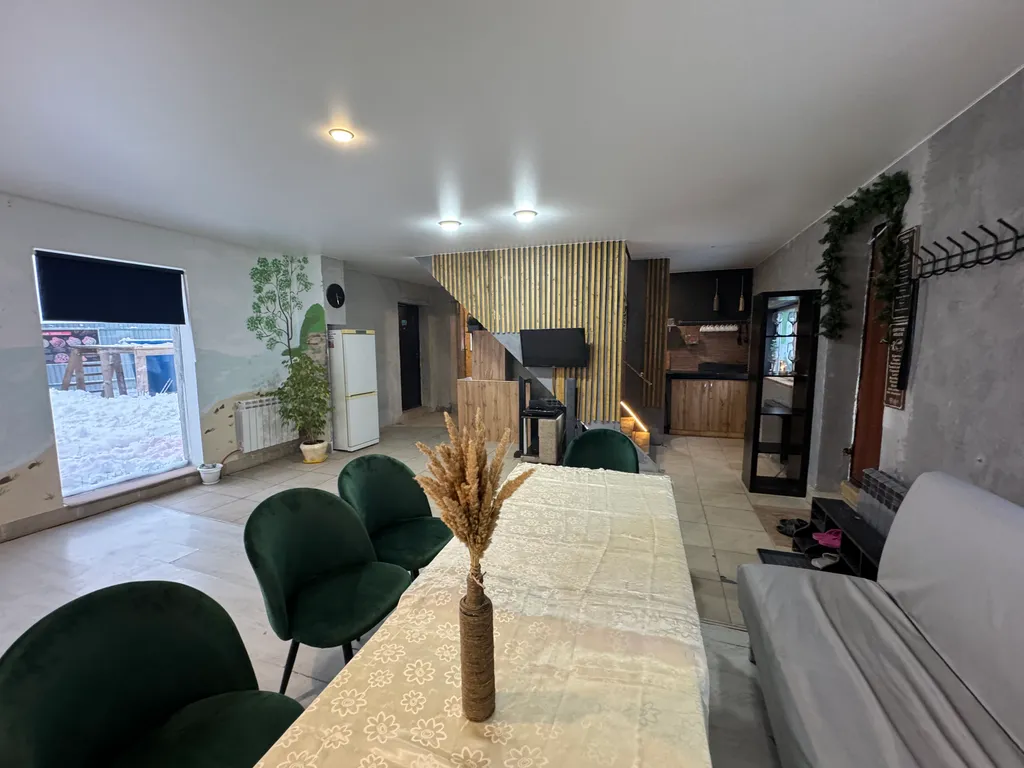 Большой дом в лесу