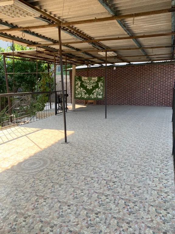 Комната в частном доме с верандой, вход отдельный, свой выход в сад.