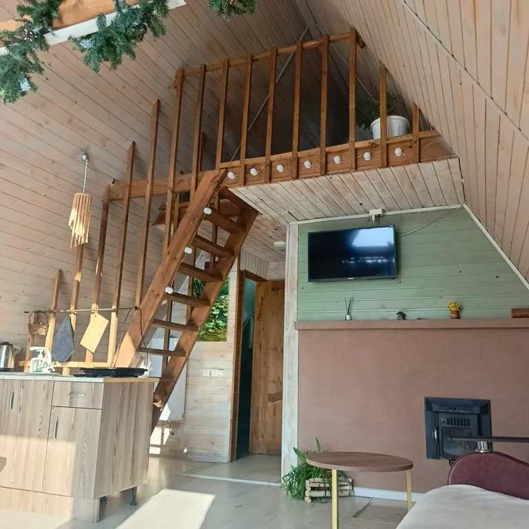 Треугольный дом с баней