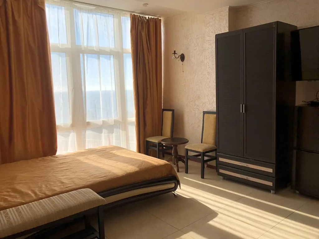 Двухкомнатная, новая, видовая квартира с витражными окнами на парк, море, горы