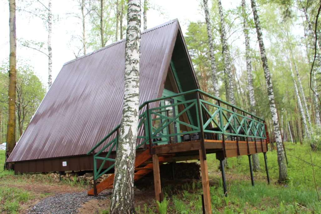 Уютный домик зеленый A-Frame с террасой