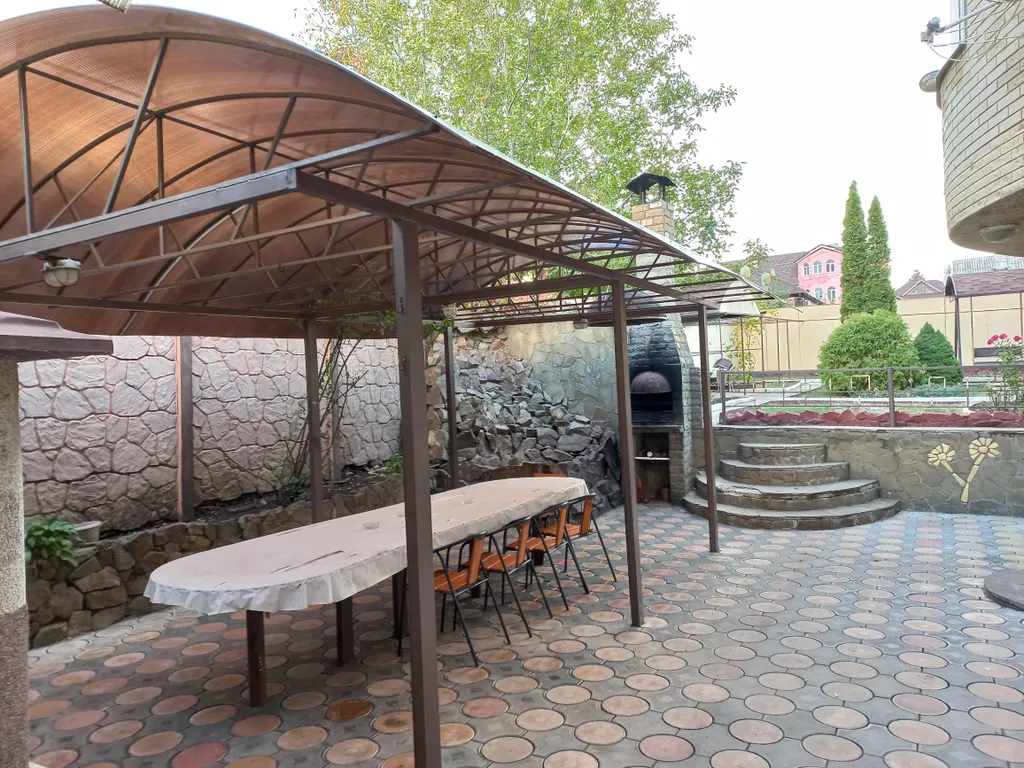 Дом с сауной и бильярдом в центре