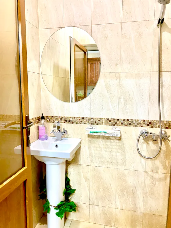 Просторный дом, в центре города, в двух минутах у моря