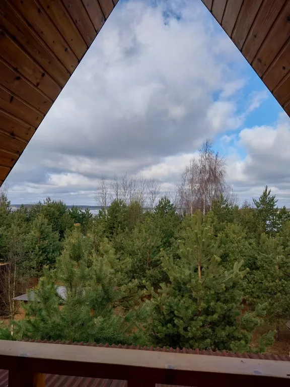 Комфортабельный 2-х этажный коттедж на 1 линии о. Селигер