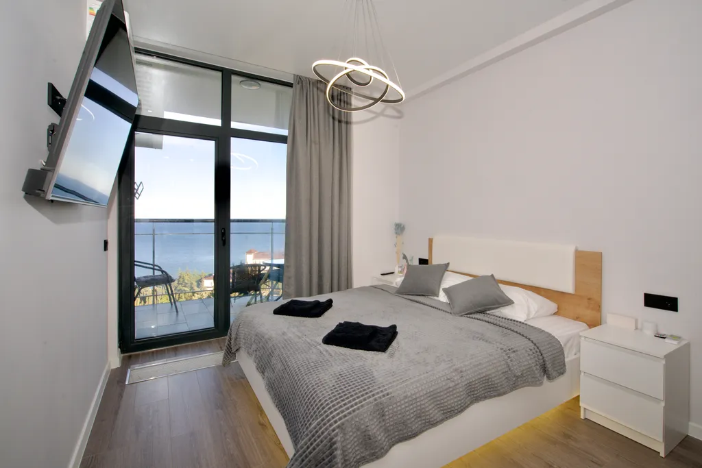 Квартира Дизайнерская студия Ls-steel love с видом на море с 13 этажа — аренда посуточно в Алушта