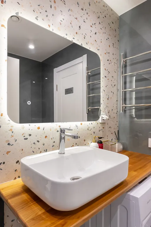 Новый дом с видом на озеро, сауной, гриль-домом и детской площадкой