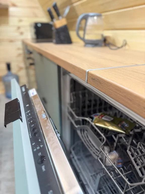 Дом шалаш 2-комнатный у леса