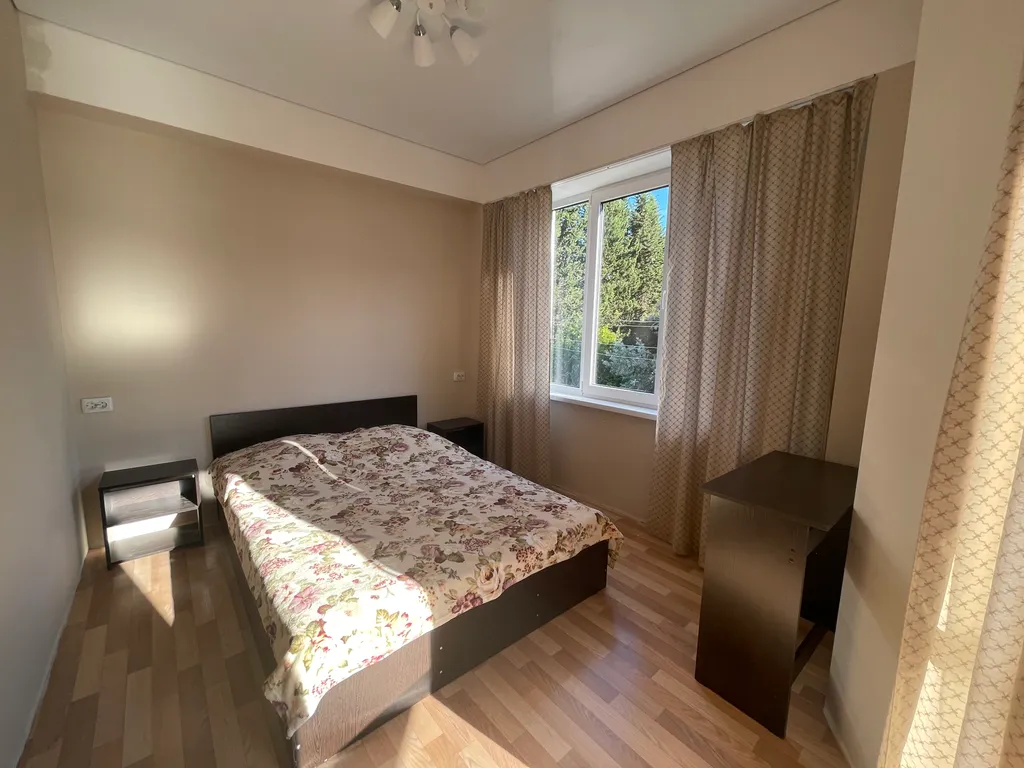 Просторные комнаты с большим балконом