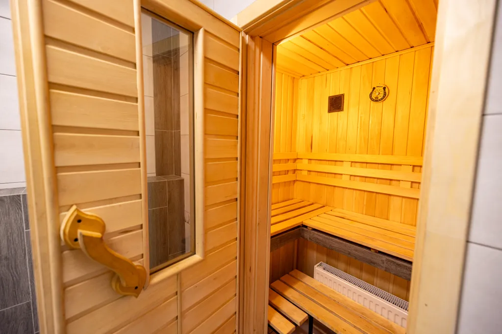 Двухуpовнeвaя cтудия с сауной Mерлин Монрo