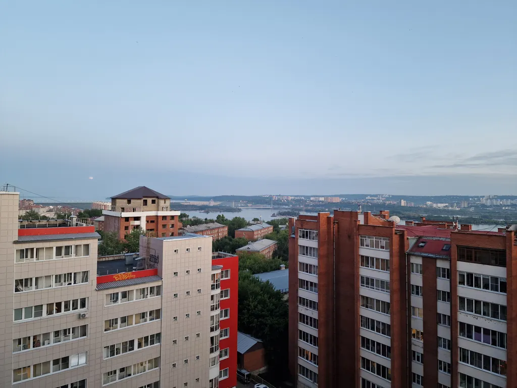 В новостройке на 11ом этаже с большой кухней и видом на плотину ГЭС!