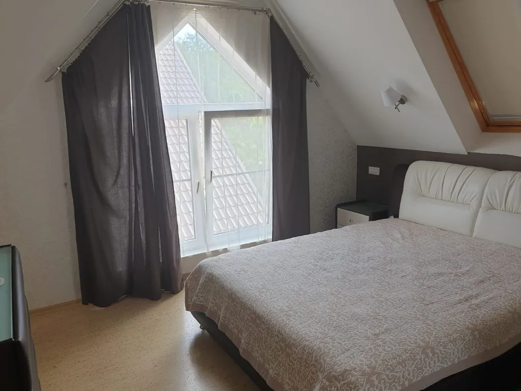 Дом недалеко от моря в лоне гор