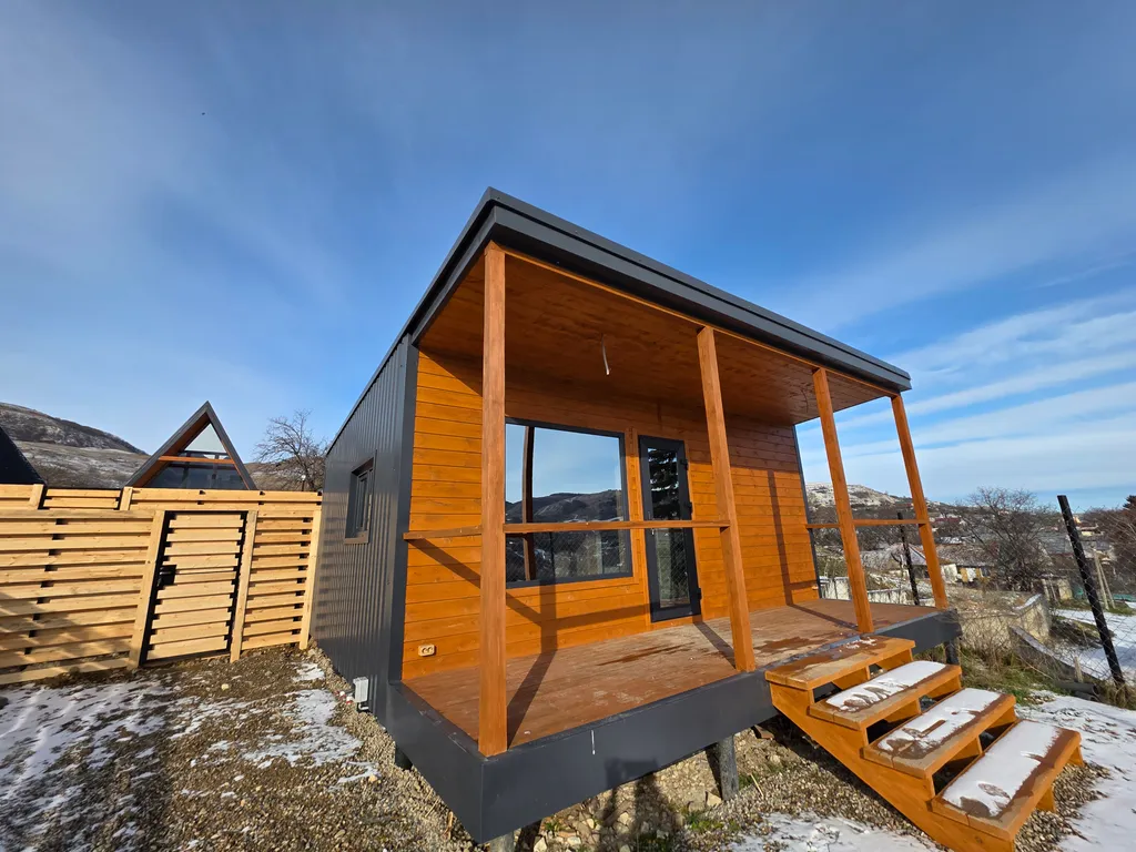 Новый дом с видом на предгорье