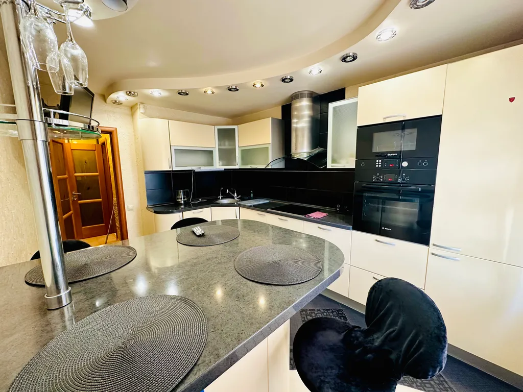 Квартира Отличная большая квартира с гардеробной около ТЦ Кредо — Тверь