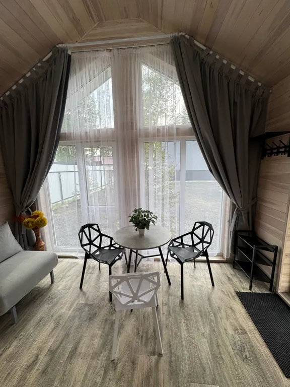 Уютный домик на троих