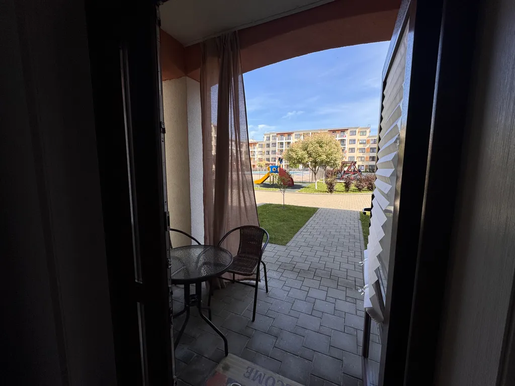 Трехкомнатная со своим выходом во двор на бассейны